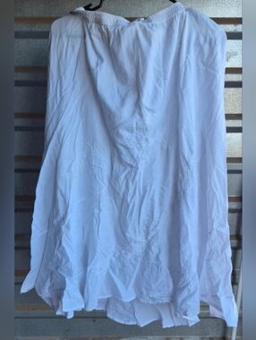 Metro Wear White Skirt with Subtle Embroidery